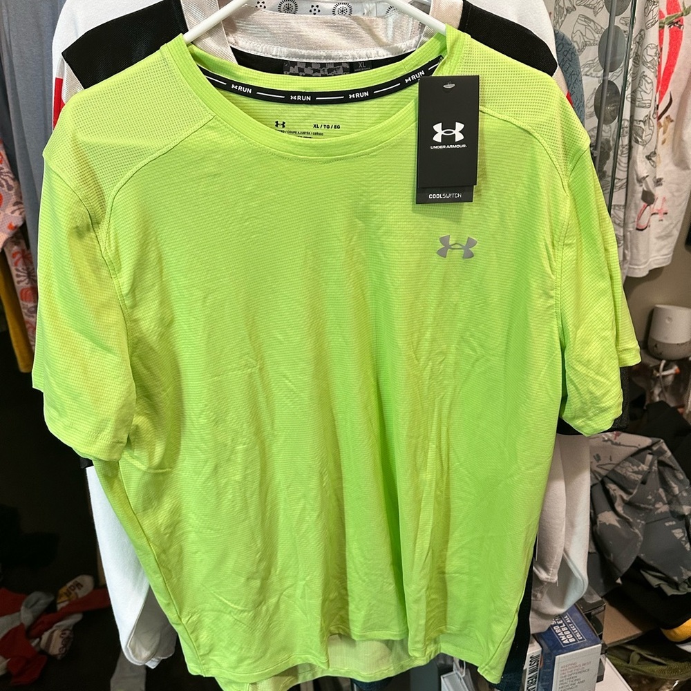 NWT Under Armour Coolswitch Run Neon Green Short Sleeve Tee